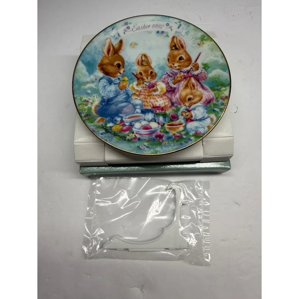 Avon Colorful Moments 1992 Easter Plate Cheryl Harness Bunny 22K Gold Trim Decor